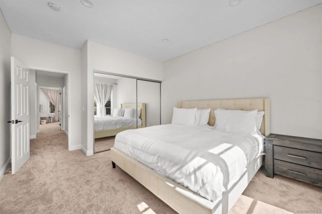 9760 Claiborne Sq, La Jolla, CA 92037