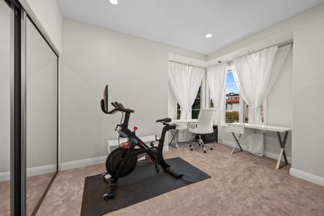 9760 Claiborne Sq, La Jolla, CA 92037