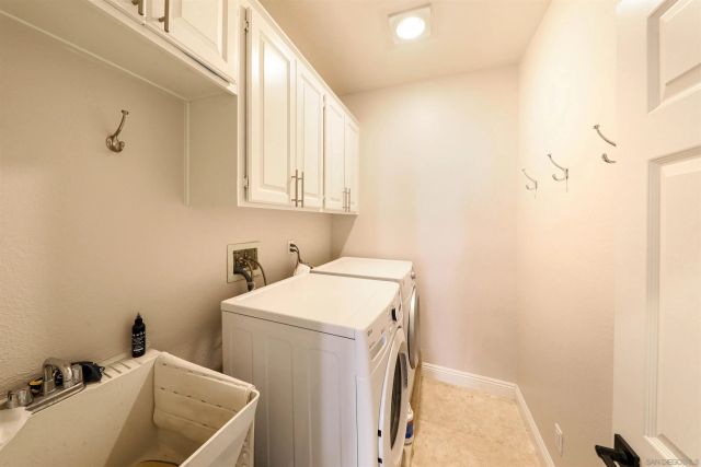 9760 Claiborne Sq, La Jolla, CA 92037