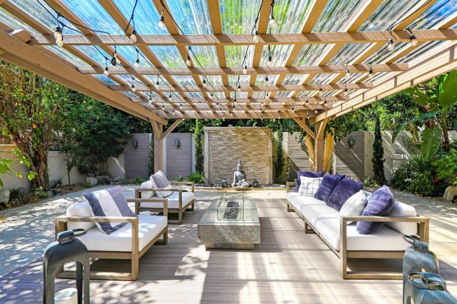 9760 Claiborne Sq, La Jolla, CA 92037