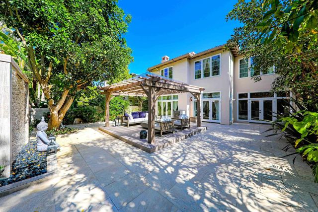 9760 Claiborne Sq, La Jolla, CA 92037