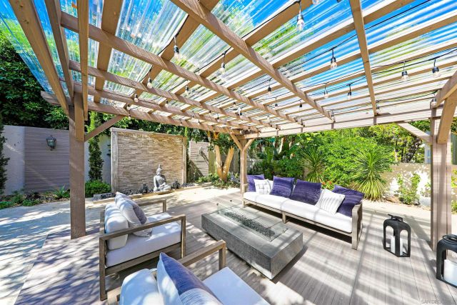 9760 Claiborne Sq, La Jolla, CA 92037