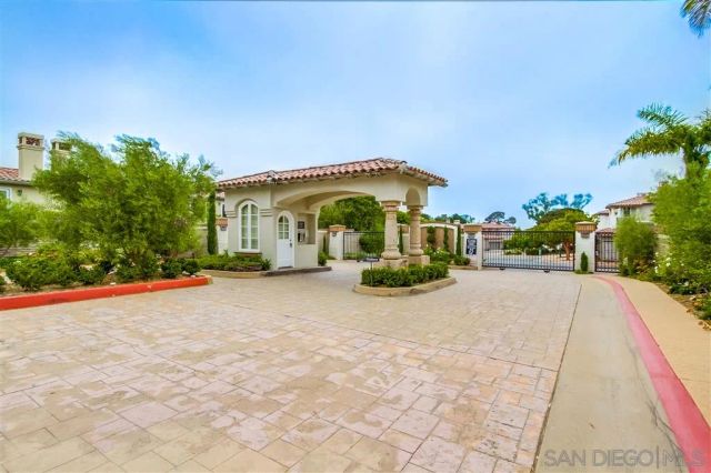 9760 Claiborne Sq, La Jolla, CA 92037