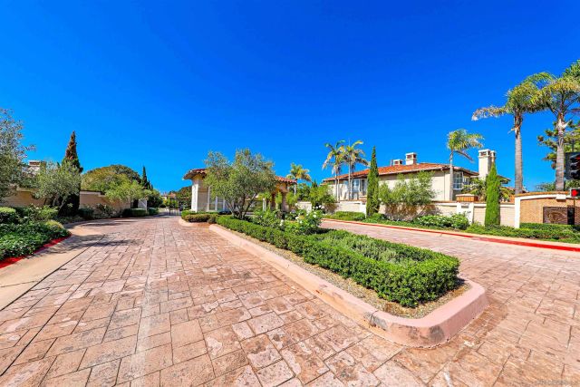 9760 Claiborne Sq, La Jolla, CA 92037