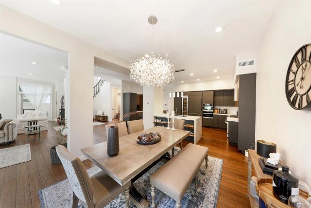 9760 Claiborne Sq, La Jolla, CA 92037