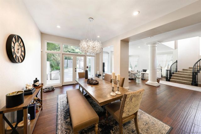 9760 Claiborne Sq, La Jolla, CA 92037