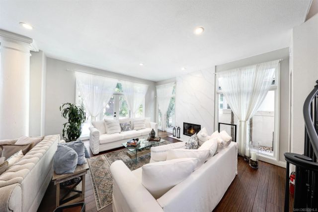 9760 Claiborne Sq, La Jolla, CA 92037