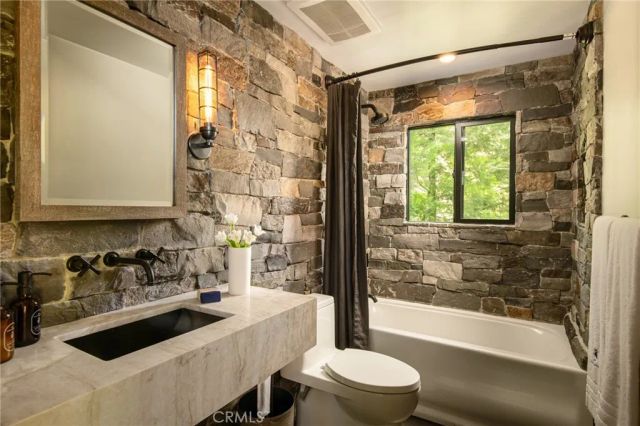 240 Blue Lake Road, Lake Arrowhead, CA 92352