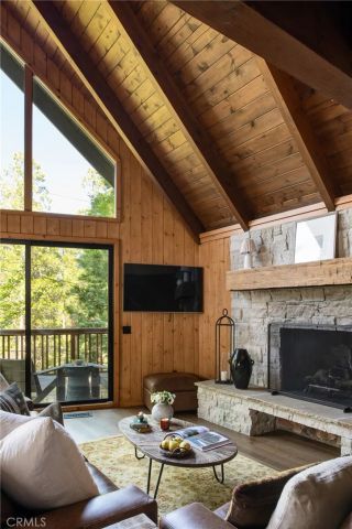 240 Blue Lake Road, Lake Arrowhead, CA 92352