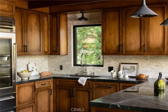 240 Blue Lake Road, Lake Arrowhead, CA 92352