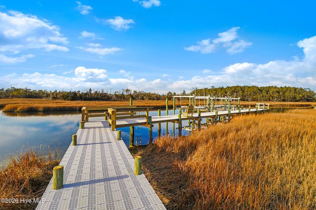 542 Shipmast Court, Beaufort, NC 28516