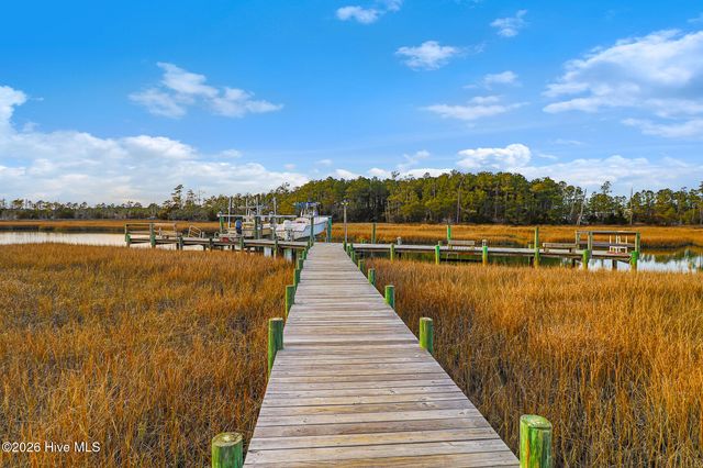 542 Shipmast Court, Beaufort, NC 28516