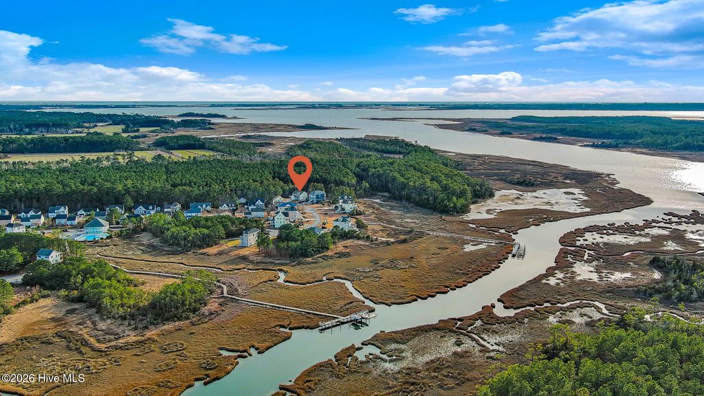 542 Shipmast Court, Beaufort, NC 28516