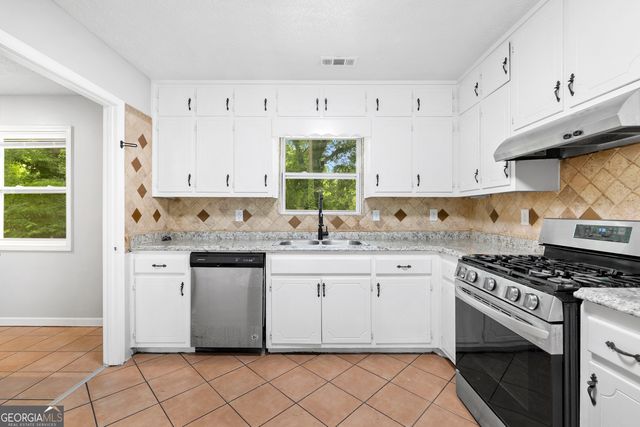 6940 Vesta Brook Drive, Morrow, GA 30260