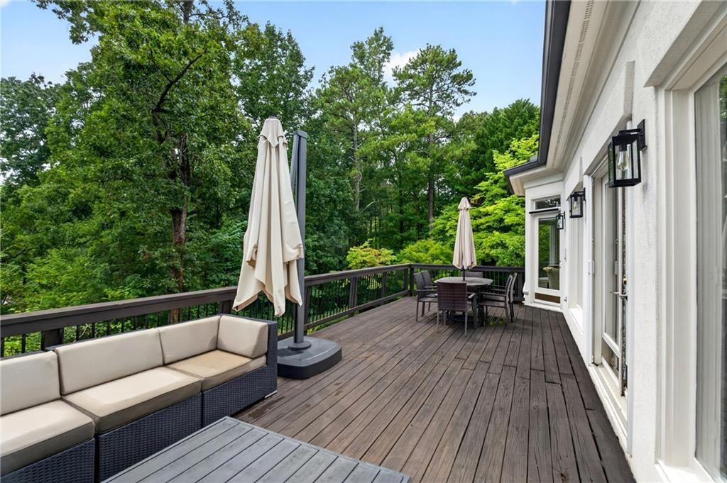 Image 18 of property listing at 950 Tiverton Lane, Johns Creek, GA 30022