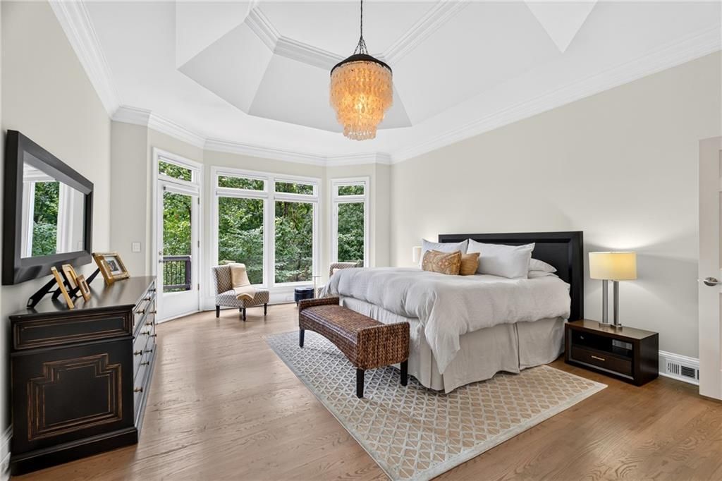 Image 20 of property listing at 950 Tiverton Lane, Johns Creek, GA 30022