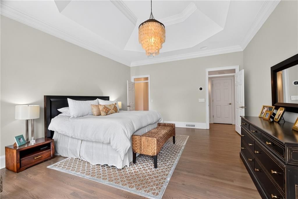 Image 21 of property listing at 950 Tiverton Lane, Johns Creek, GA 30022