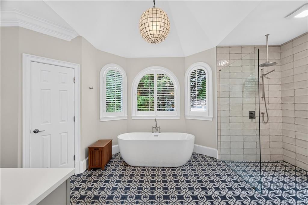 Image 22 of property listing at 950 Tiverton Lane, Johns Creek, GA 30022