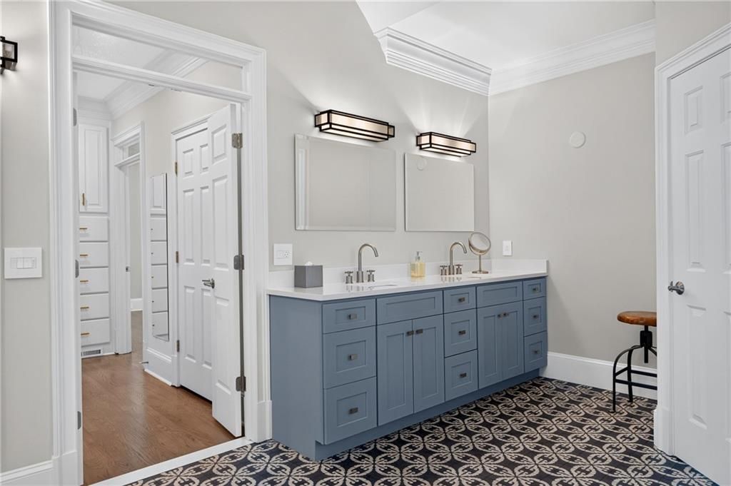 Image 23 of property listing at 950 Tiverton Lane, Johns Creek, GA 30022