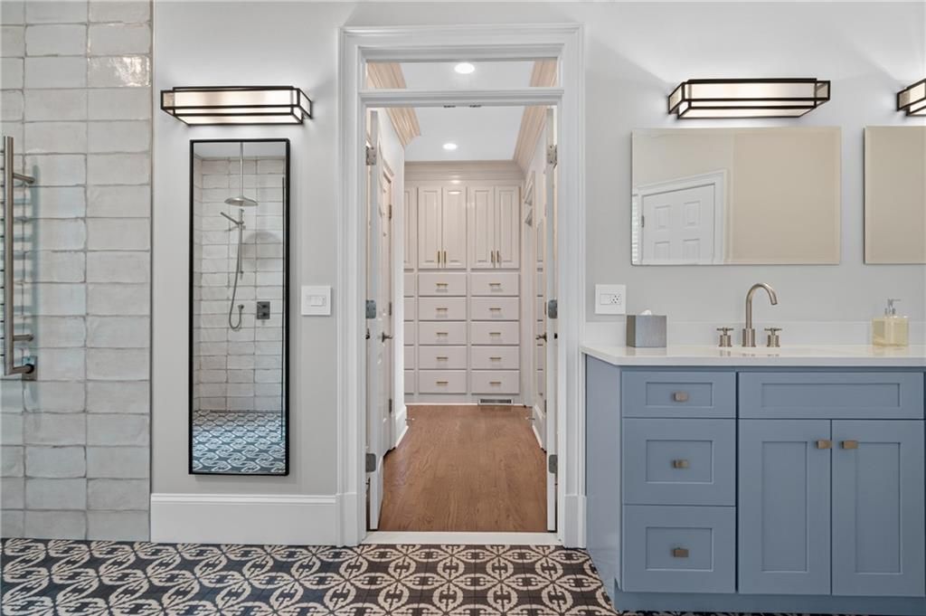 Image 24 of property listing at 950 Tiverton Lane, Johns Creek, GA 30022