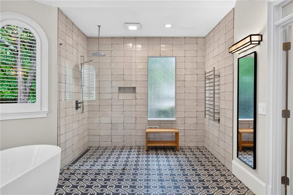 Image 25 of property listing at 950 Tiverton Lane, Johns Creek, GA 30022