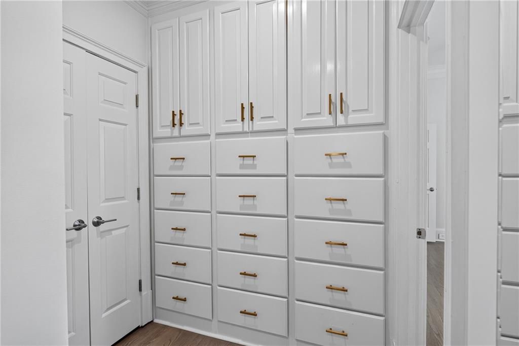 Image 27 of property listing at 950 Tiverton Lane, Johns Creek, GA 30022