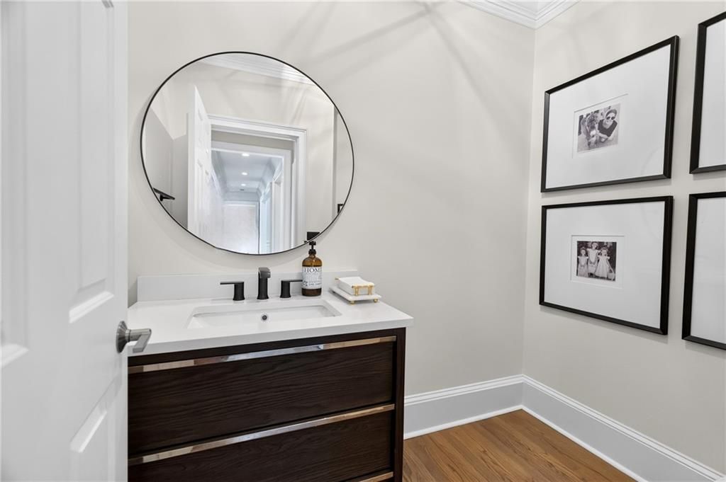 Image 28 of property listing at 950 Tiverton Lane, Johns Creek, GA 30022