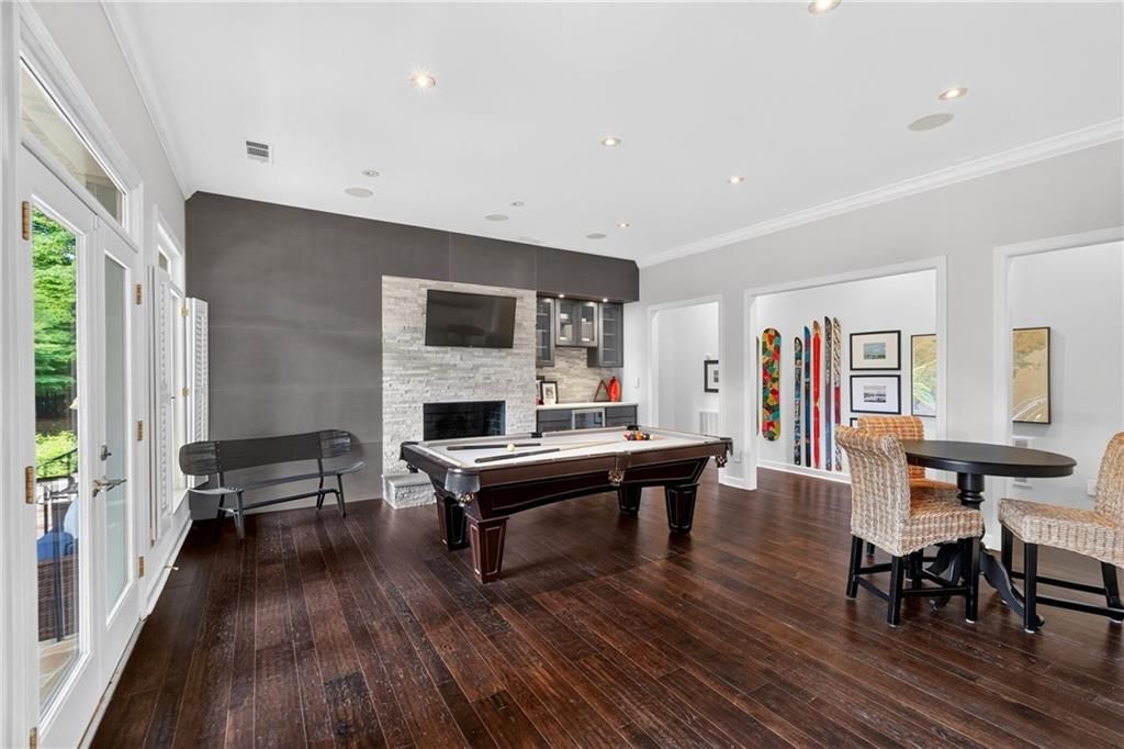 Image 31 of property listing at 950 Tiverton Lane, Johns Creek, GA 30022