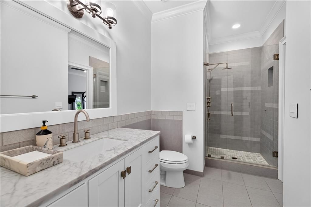 Image 39 of property listing at 950 Tiverton Lane, Johns Creek, GA 30022