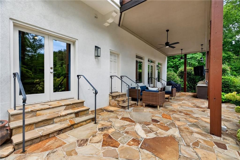 Image 45 of property listing at 950 Tiverton Lane, Johns Creek, GA 30022