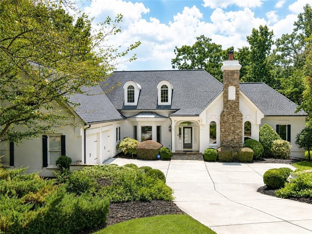 Image 49 of property listing at 950 Tiverton Lane, Johns Creek, GA 30022