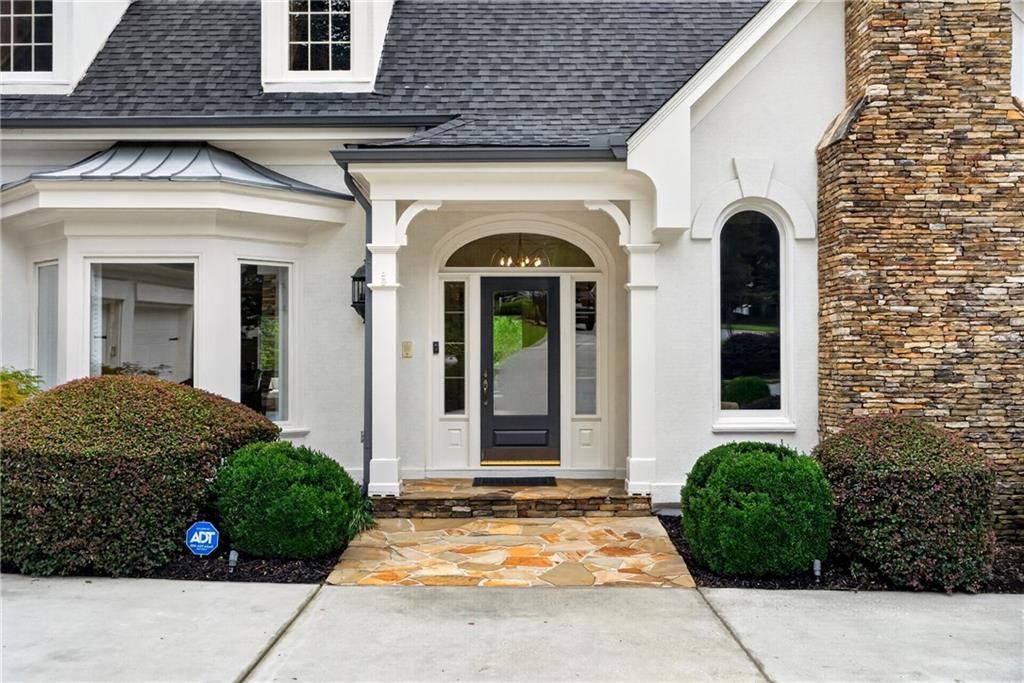 Image 5 of property listing at 950 Tiverton Lane, Johns Creek, GA 30022