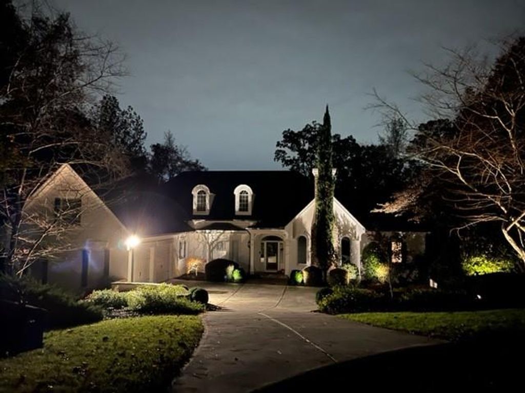 Image 50 of property listing at 950 Tiverton Lane, Johns Creek, GA 30022