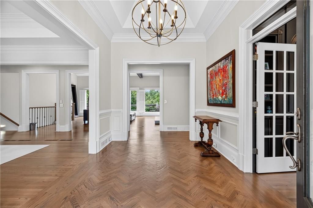 Image 6 of property listing at 950 Tiverton Lane, Johns Creek, GA 30022