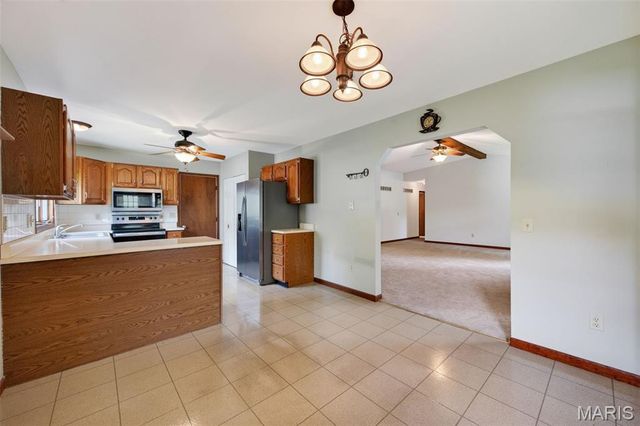 1433 Venus Drive, St Peters, MO 63376