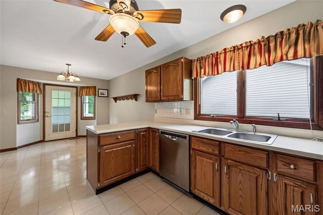 1433 Venus Drive, St Peters, MO 63376