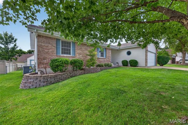 1433 Venus Drive, St Peters, MO 63376