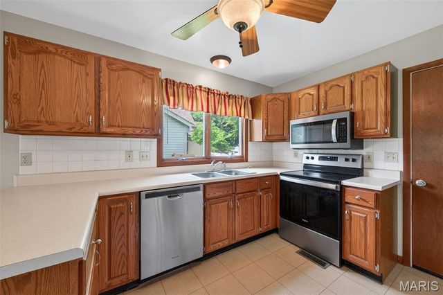 1433 Venus Drive, St Peters, MO 63376