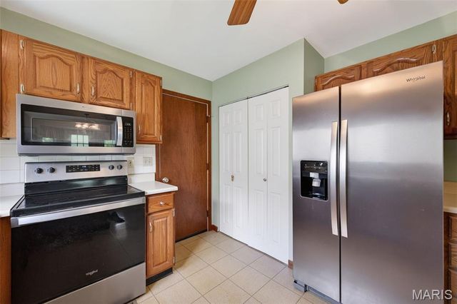1433 Venus Drive, St Peters, MO 63376