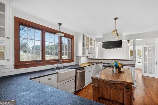 1060 Birmingham Road, Milton, GA 30004