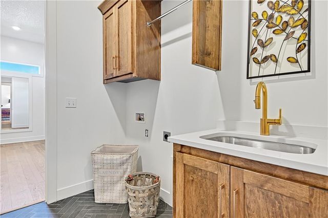 17401 Parkhill Street, Overland Park, KS 66221