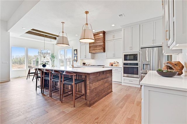 17401 Parkhill Street, Overland Park, KS 66221