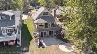 688 Wolverine Drive, Walled Lake, MI 48390
