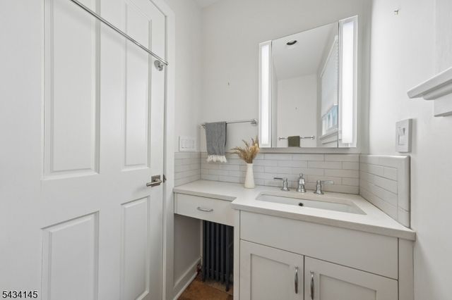 14 Holland Ter, Montclair Twp., NJ 07042