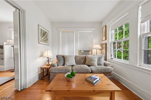 14 Holland Ter, Montclair Twp., NJ 07042