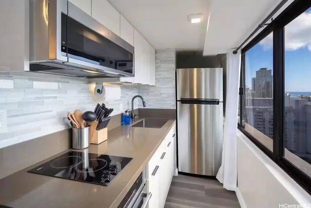 444 Niu Street 2702, Honolulu, HI 96815