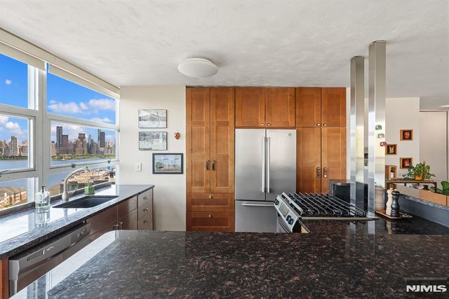 6050 Boulevard East 4C, West New York, NJ 07093