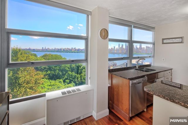 6050 Boulevard East 4C, West New York, NJ 07093