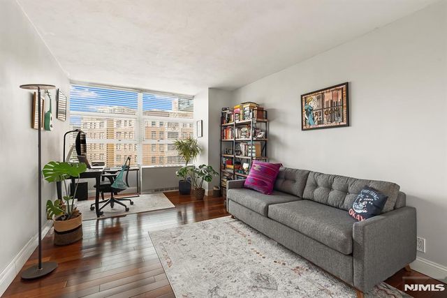 6050 Boulevard East 4C, West New York, NJ 07093