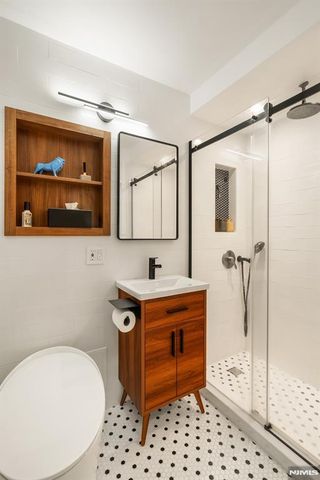 6050 Boulevard East 4C, West New York, NJ 07093